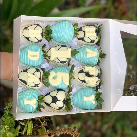 Soccer Themed Chocolate covered strawberries 🍓 - Picture 1 of 1